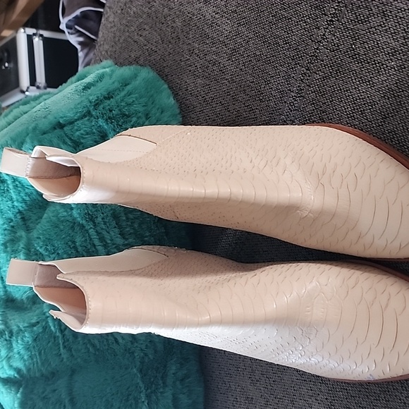 Pour Victoire Leather Heeled Chelsea Boot - Picture 1 of 3